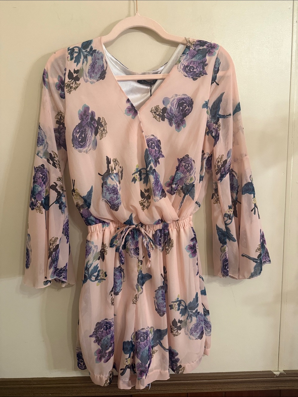 NWT Choies Pink Purple Floral Chiffon Romper Bell Sleeve Tie Waist Size S - Picture 1 of 6